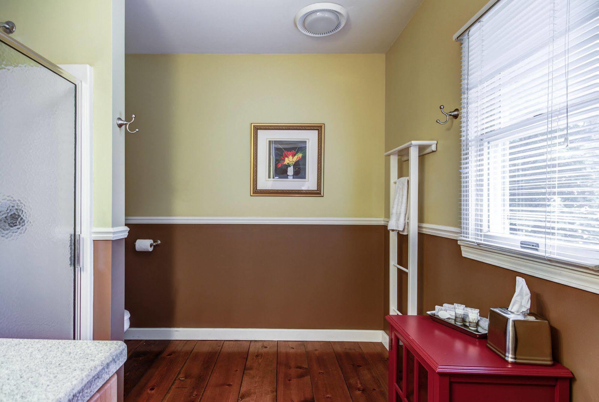 Twin Oaks Inn Saugatuck Ngoại thất bức ảnh